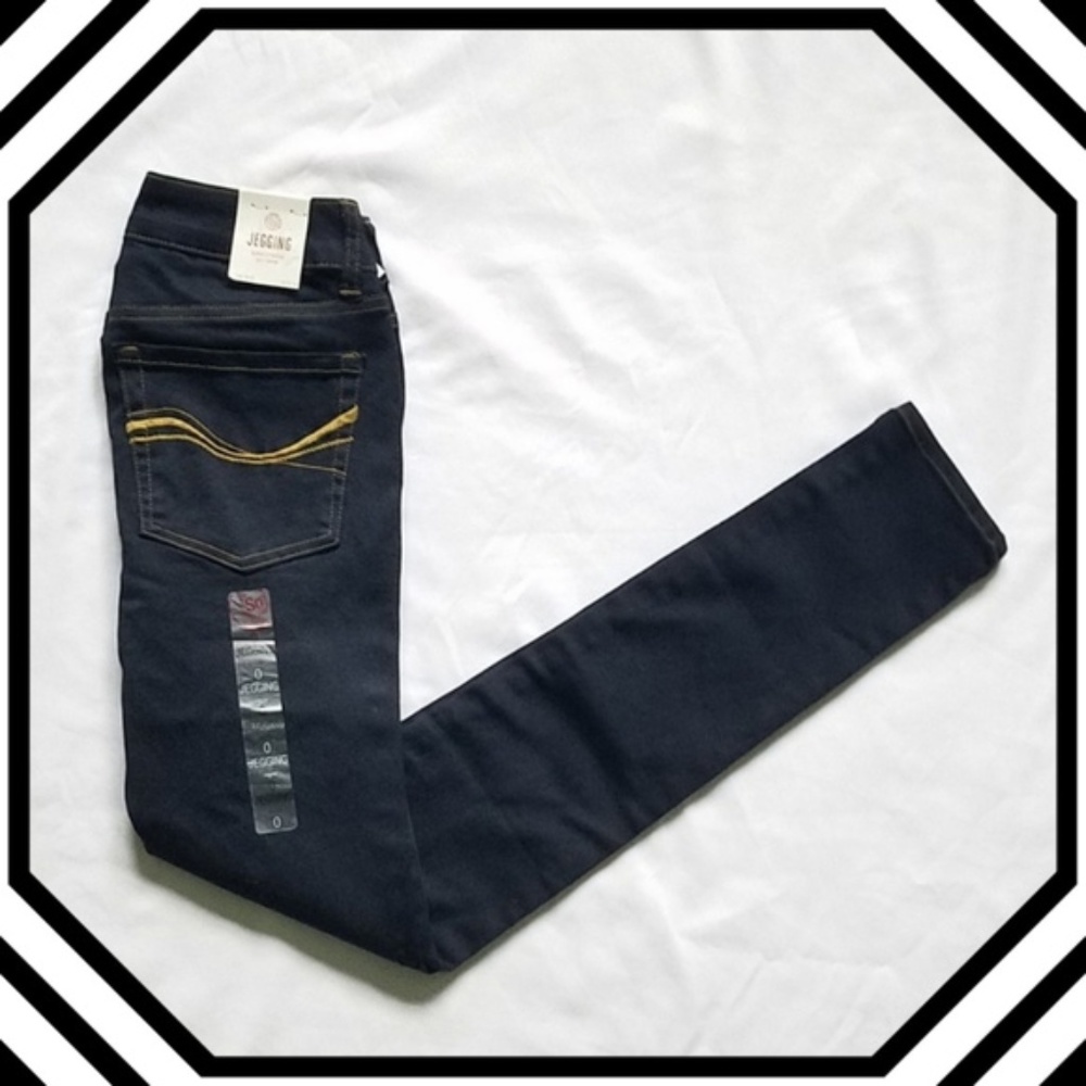 NWT SO Low Rise Super Stretch Jeggings